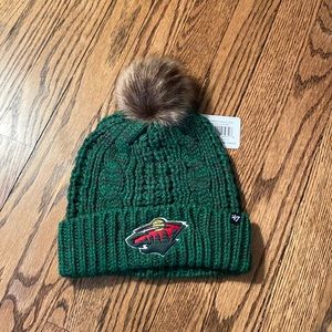 Women’s Minnesota wild knit beanie with faux fur Pom